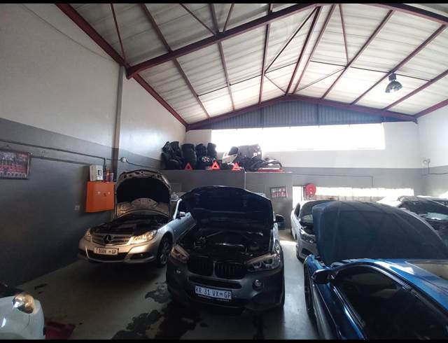 300M² WAREHOUSE TO LET IN TROYEVILLE